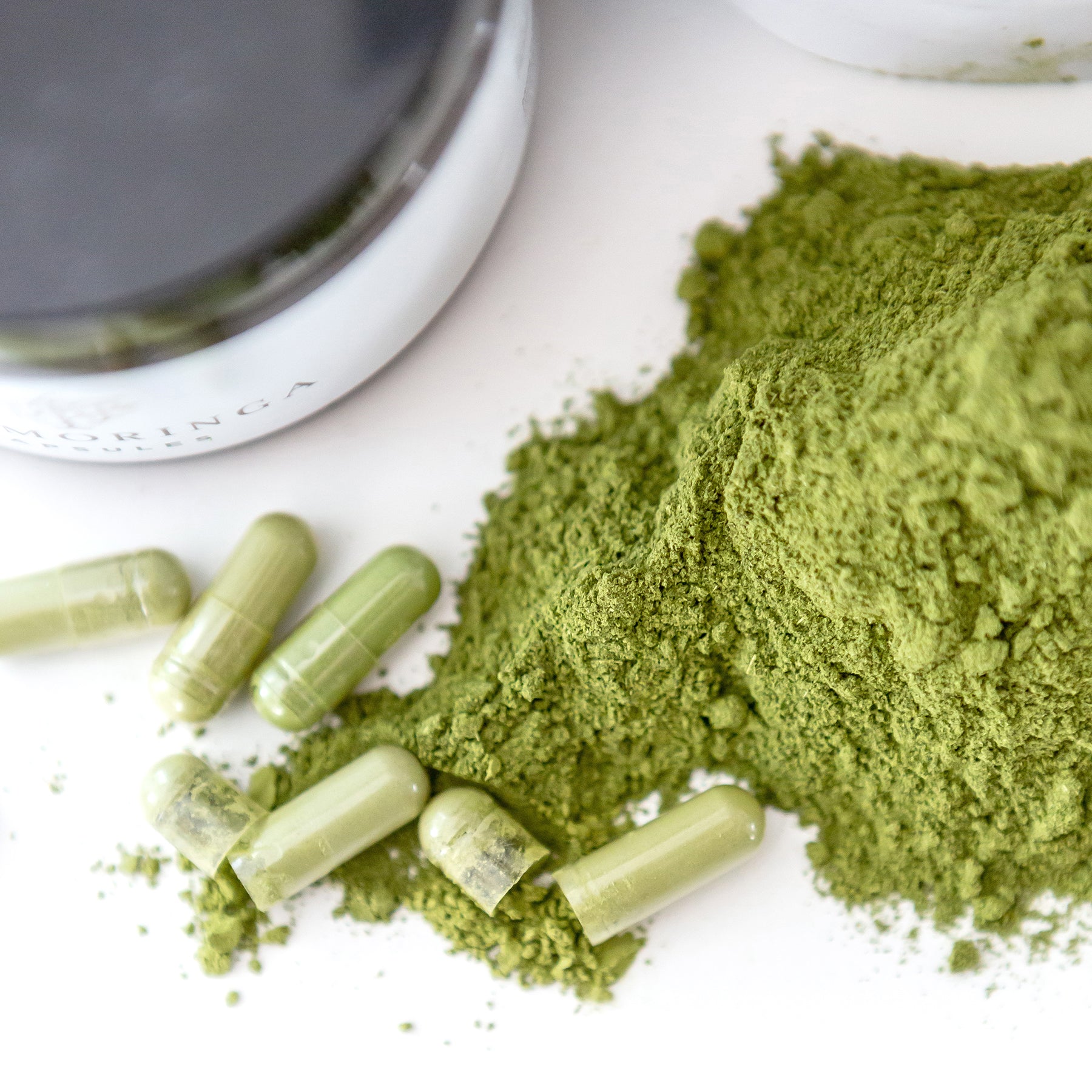 superfood organic moringa leaf powder in capsules for nutrition